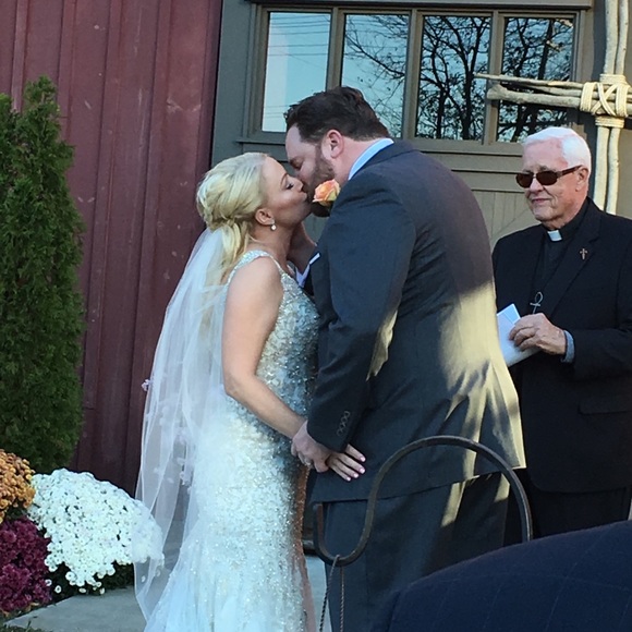 Wedding Gown Size 4 Size 6 Scallop Edge Crystal Bodice Bustled Train - Picture 6 of 7